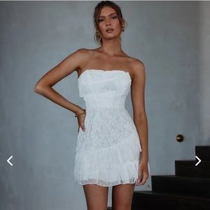 WHITE STRAPLESS DRESS